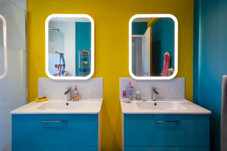 salle de bain coloré