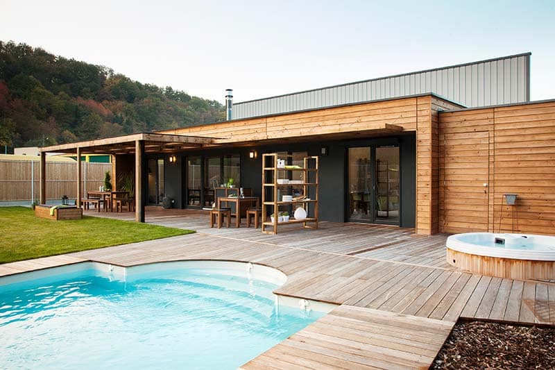 piscine terrasse maison bois