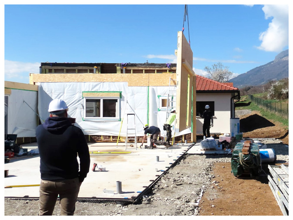 une maison à étage dans les Hautes-Alpes